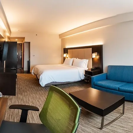Express Maspeth By Ihg Hotel 2*