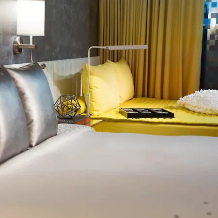 Hotel Renaissance Times Square By Marriott 4*