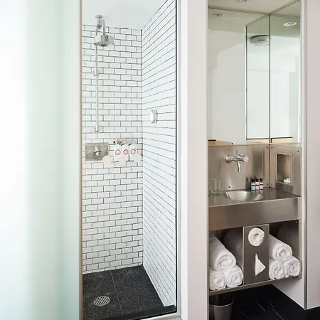 Pod 51 Hotel 3*