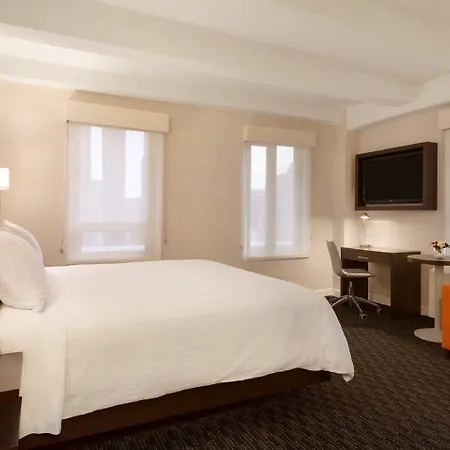 Edison Times Square 4*