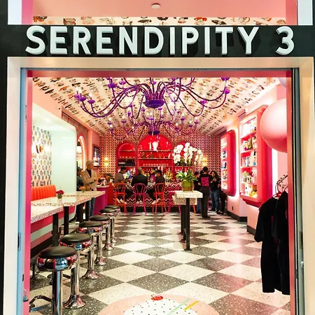 Oyo Times Square 4*