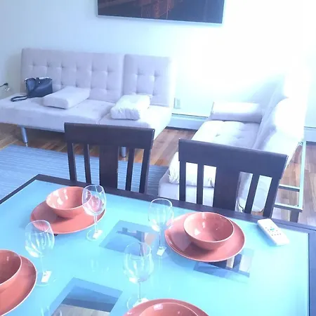 Large One Bedroom With Cozy Backyard *