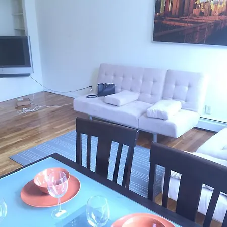 Large One Bedroom With Cozy Backyard New York