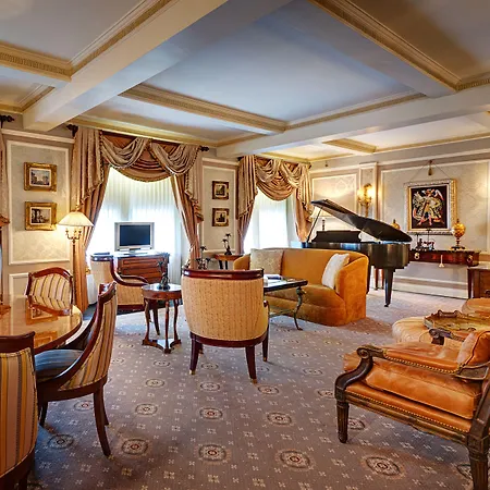 Hotel Elysee By Library Collection New York