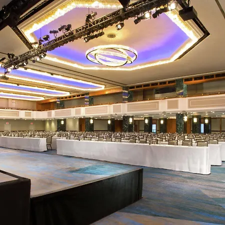 Hilton Midtown 4*