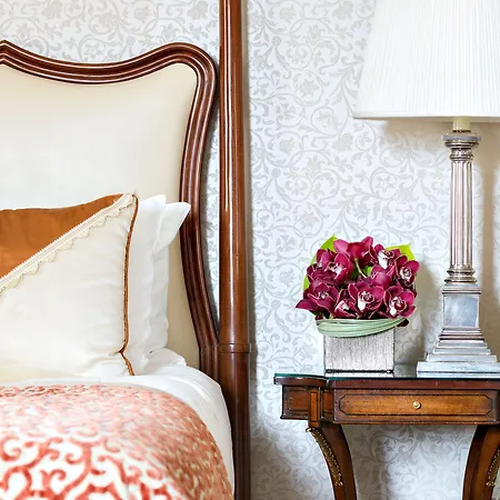 Hotel The Pierre, A Taj Hotel, 5*