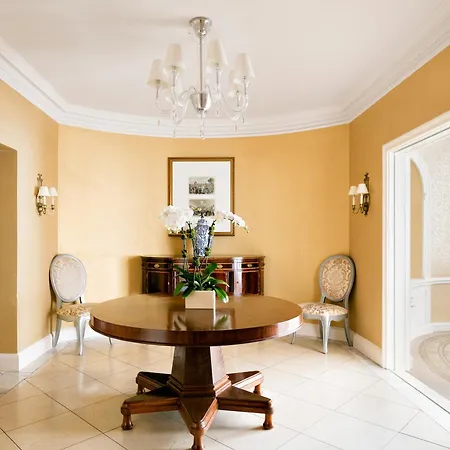The Pierre, A Taj Hotel, 5*