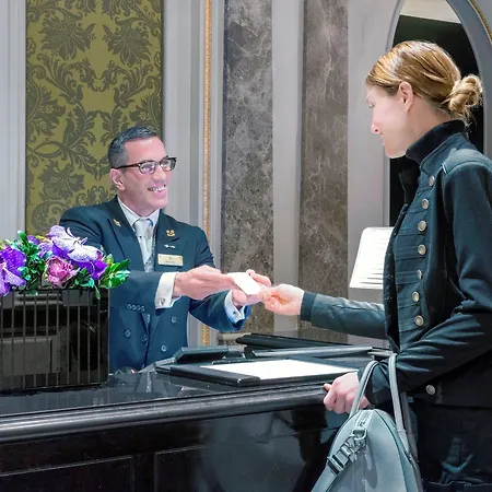 The Pierre, A Taj Hotel, Hotel 5*