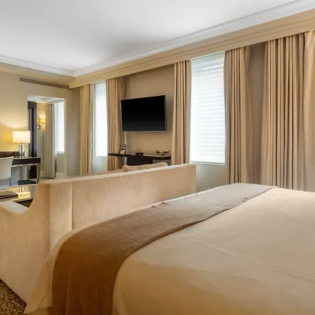 Omni Berkshire Place 4*
