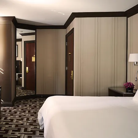 The Iroquois Times Square, A Small Luxury Hotel Hotel New York
