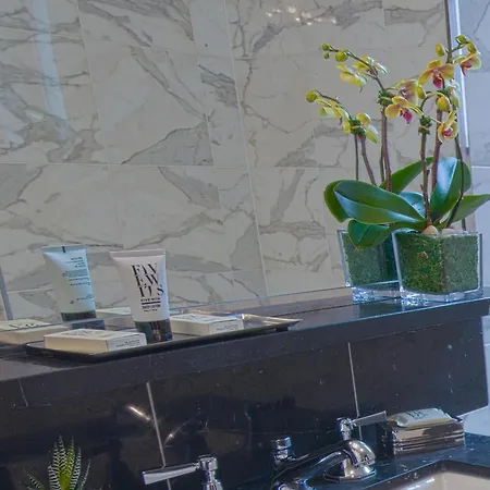 The Iroquois Times Square, A Small Luxury Hotel