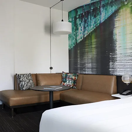 Hotel Marriott At The Brooklyn Bridge