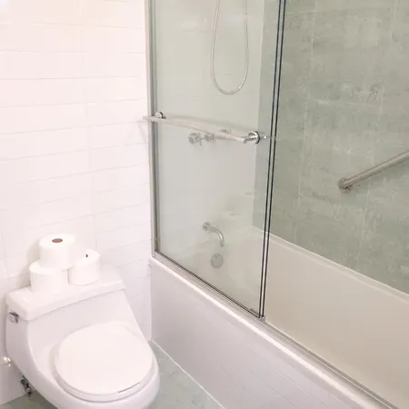 Spacious 4br 2ba With Private Outdoor Space Uws Apartment