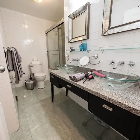 Spacious 4br 2ba With Private Outdoor Space Uws Apartment *