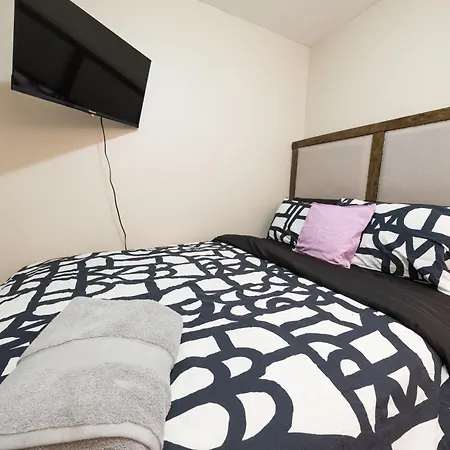 Spacious 4br 2ba With Private Outdoor Space Uws *