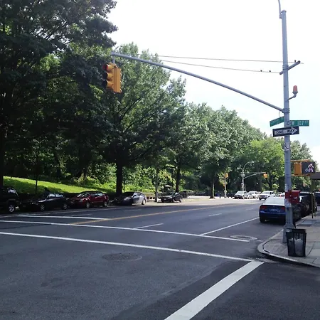 Spacious 4br 2ba With Private Outdoor Space Uws *