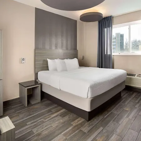 Hotel Ramada By Wyndham Bronx 3*