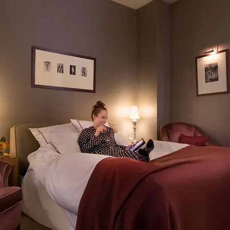 Giraffe By Library Collection 4* New York