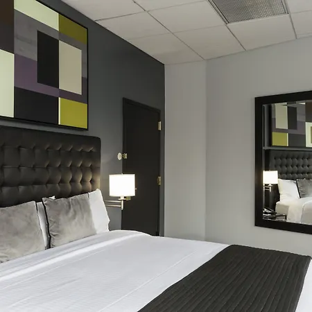 Broadway Plaza 4*