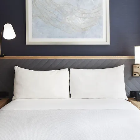 Hotel Newly Renovated At Club Quarters Times Square,