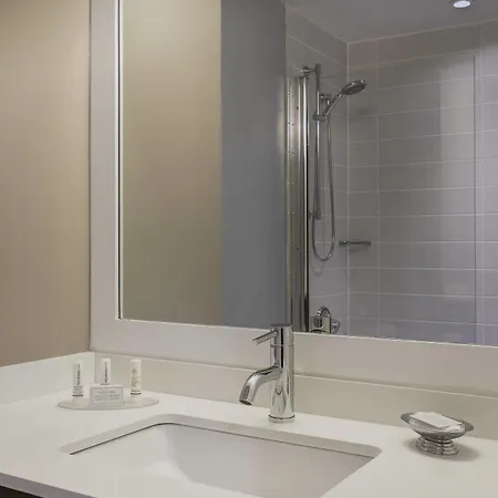 Courtyard By Marriott Jfk Airport Hotel New York
