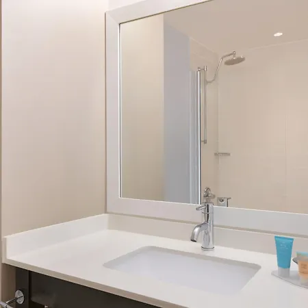Courtyard By Marriott Jfk Airport Hotel 3*