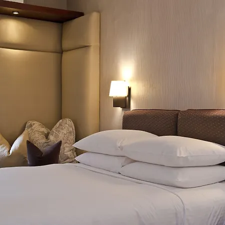 Club Hotel