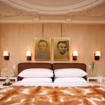 Club Hotel