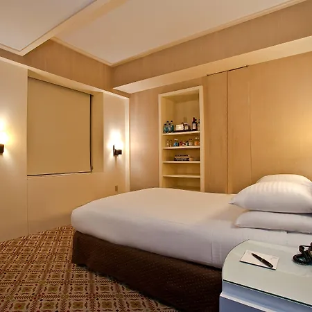 Club Hotel