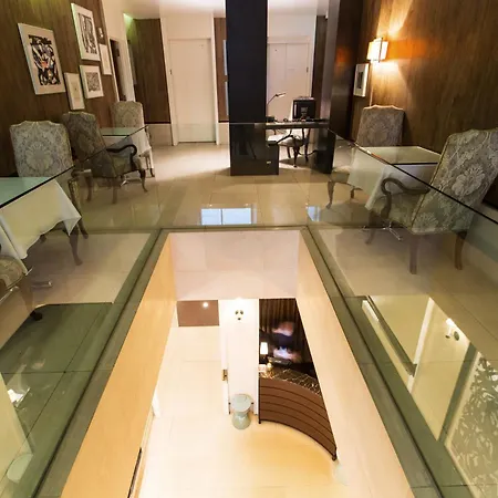 Club Hotel