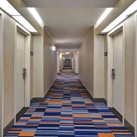 Hampton Ny-jfk Hotel 3*
