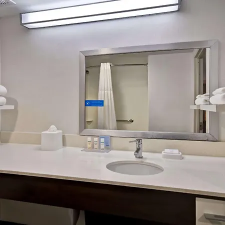 Hampton Ny-jfk Hotel 3*