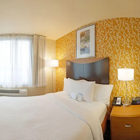Hotel Fairfield By Marriott Jfk Airport 3*