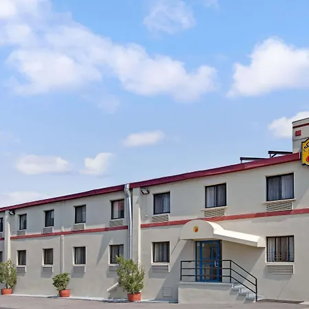 Super 8 By Wyndham Long Island Lga Hotel 2*