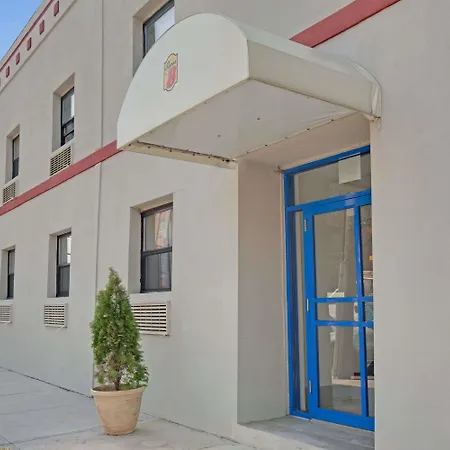 Hotel Super 8 By Wyndham Long Island Lga New York