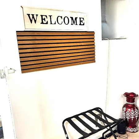 Private 2 Bedroom With Private Backyard In Lic !!! * New York