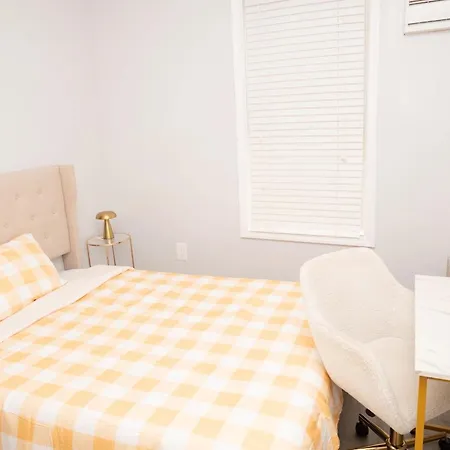 Homestay Relaxx - Brighton House1 - Yellow3057 New York