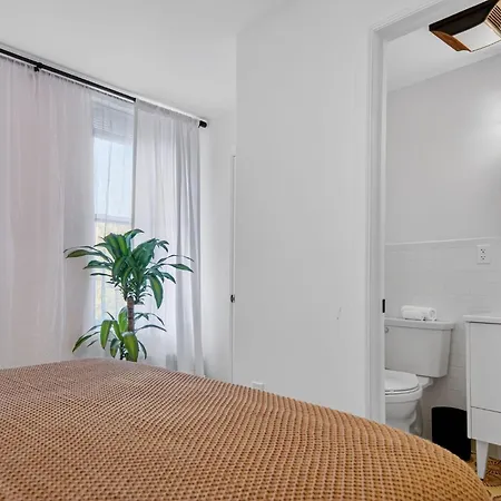 Apartment Spacious 3bedroom With Ac Near Mccarren Park Brooklyn *