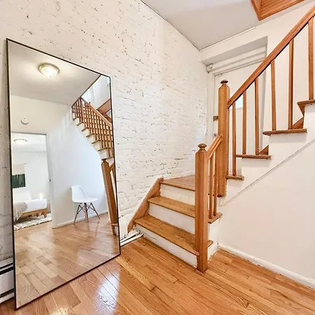 Heritage Family Dream Duplex & Backyard New York