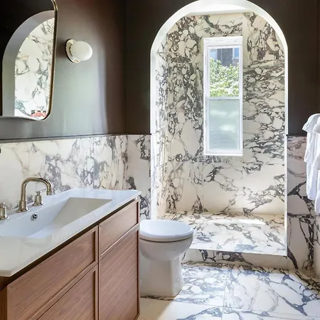Massive Nyc Brownstone Wpatio Apartment New York