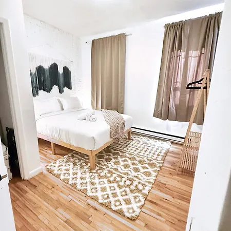 Heritage Family Dream Duplex & Backyard * New York