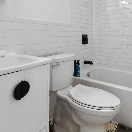 Spacious 3bedroom With Ac Near Mccarren Park Brooklyn *