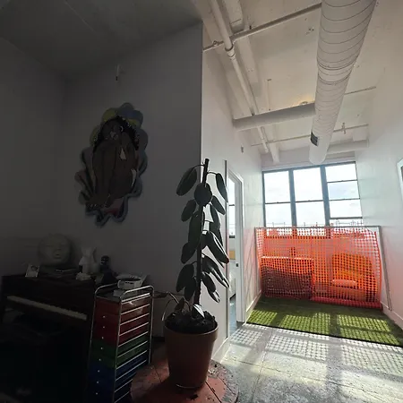 Brooklyn Artist Loft Apartment *