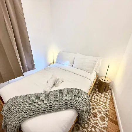 Heritage Family Dream Duplex & Backyard Apartment