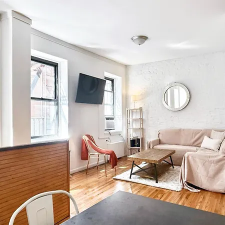 Apartment Heritage Family Dream Duplex & Backyard *