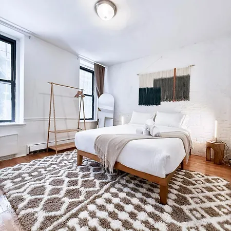 Apartment Heritage Family Dream Duplex & Backyard New York
