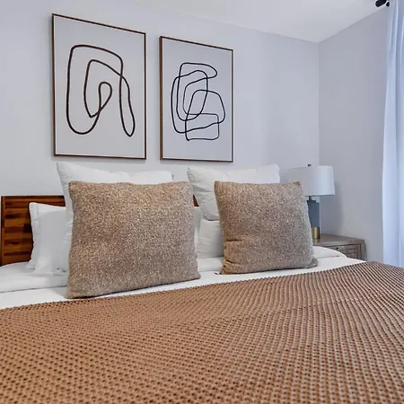 Spacious 3bedroom With Ac Near Mccarren Park Brooklyn *