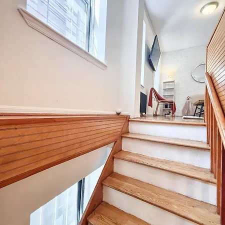 Heritage Family Dream Duplex & Backyard
