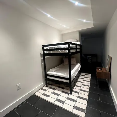 Massive Nyc Brownstone Wpatio Apartment *