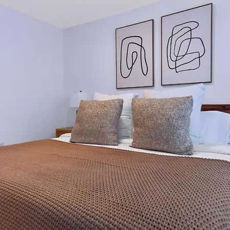 Spacious 3bedroom With Ac Near Mccarren Park Brooklyn
